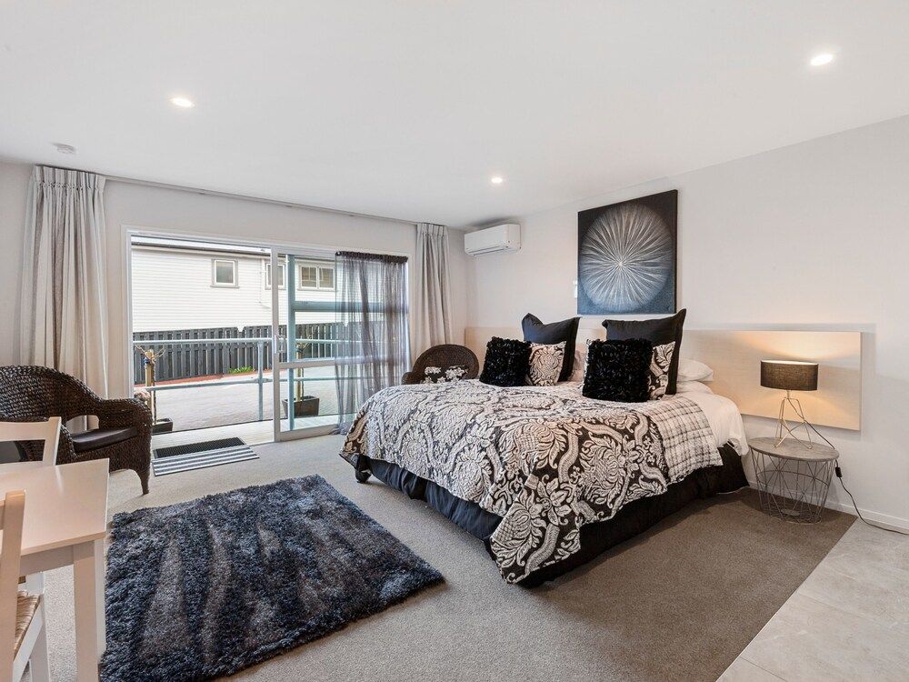 Suite, Garden View