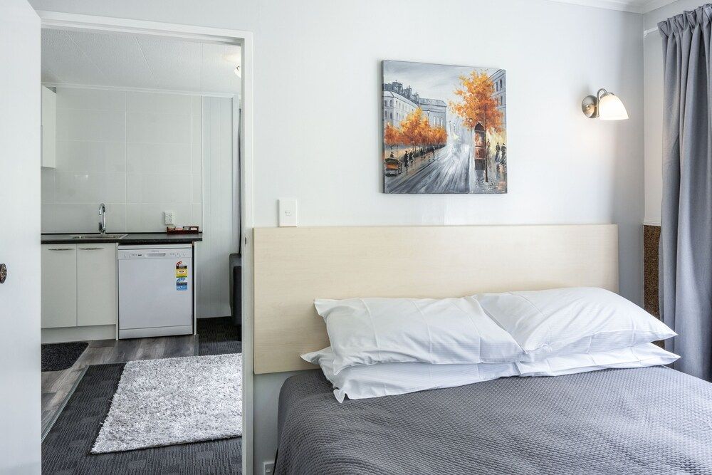Dunrovin Motel One Bedroom 2