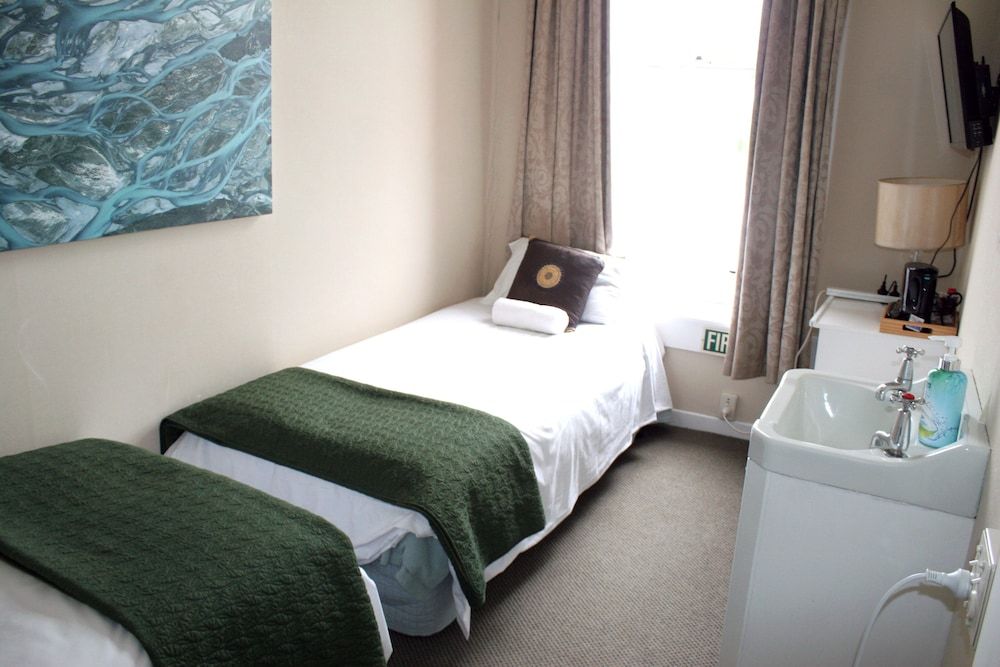 Room 2 Single Beds
