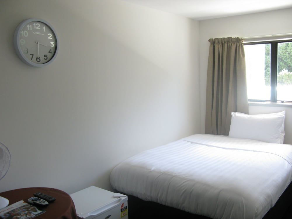 Greenlane Motel Budget Room with Shared Bathroom