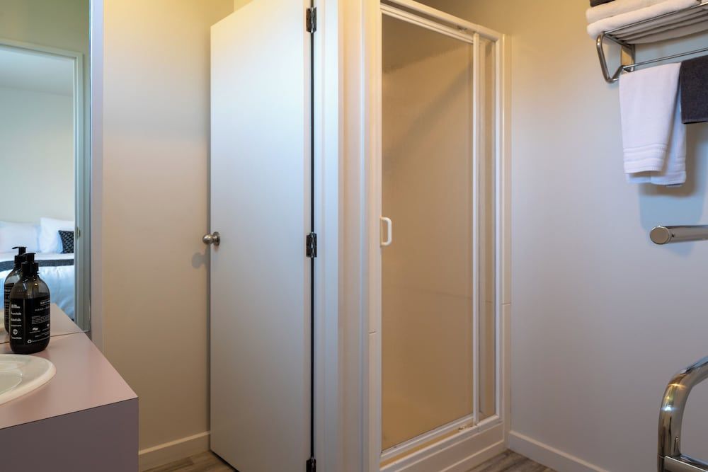 ASURE Gables Motor Lodge One Bedroom 4