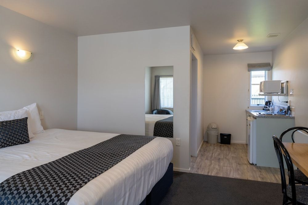 ASURE Gables Motor Lodge King Studio 3