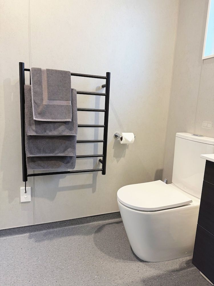 Queen & Single Studio Apartment (10)