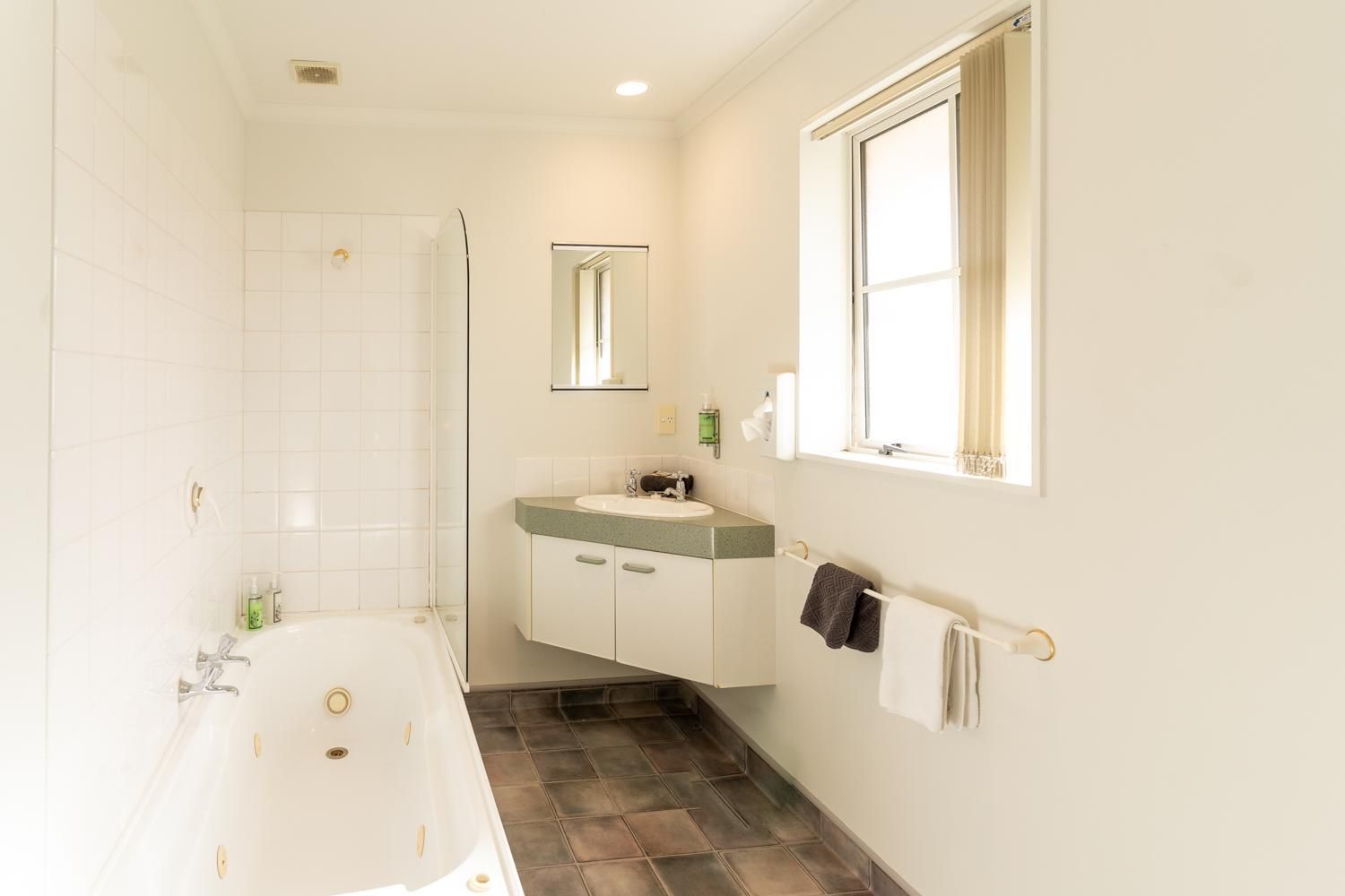 Studio with Spa Bath