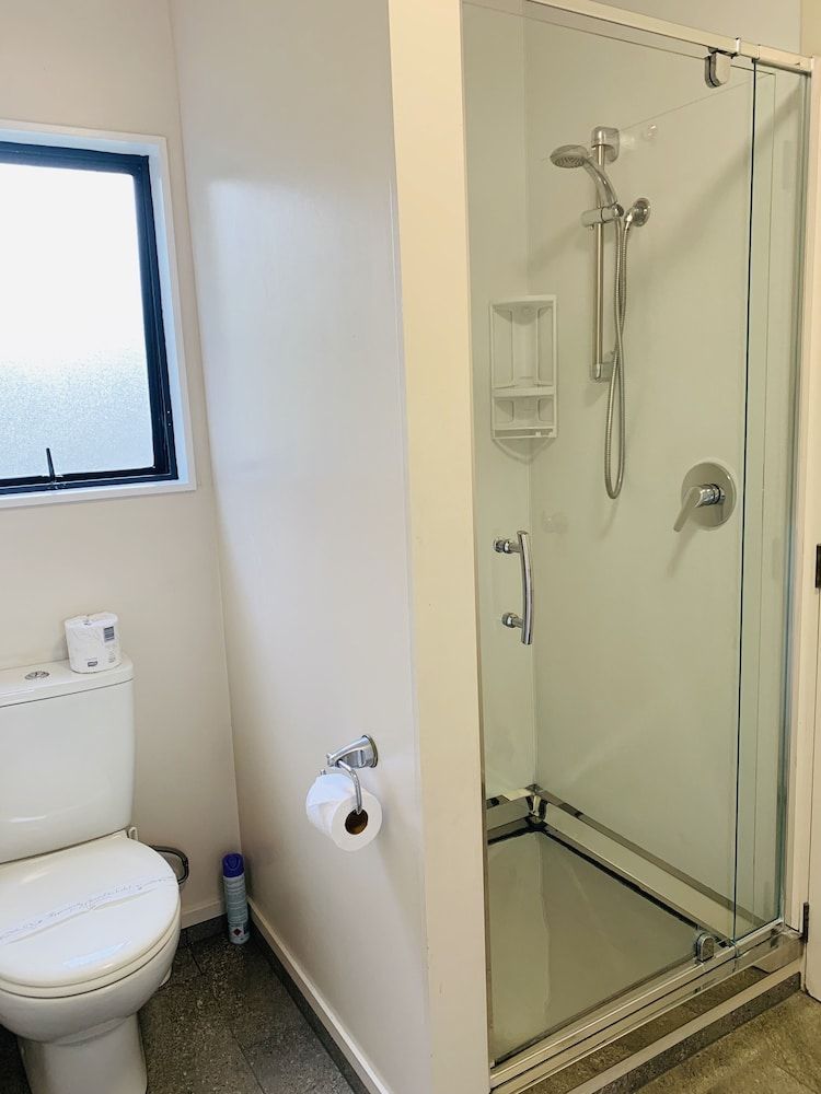 Kingswood Manor Motel Suite, 2 Bedrooms, Ground Floor (Connecting studios) 3