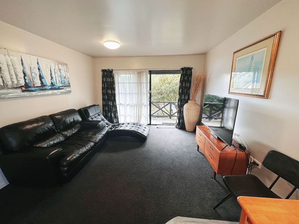 Kingswood Manor Motel Apartment, 1 Bedroom (Deluxe Spa Bath Unit)
