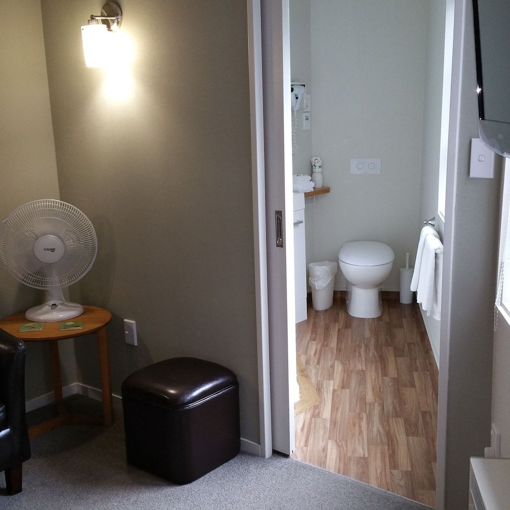 Cottage Mews Motel Lake End Apartment - Adults Only 13