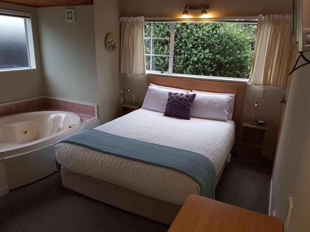 Cottage Mews Motel Lake End Apartment - Adults Only 4