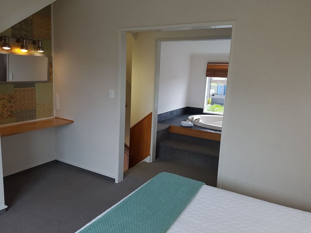 Cottage Mews Motel Lake End Apartment - Adults Only 3