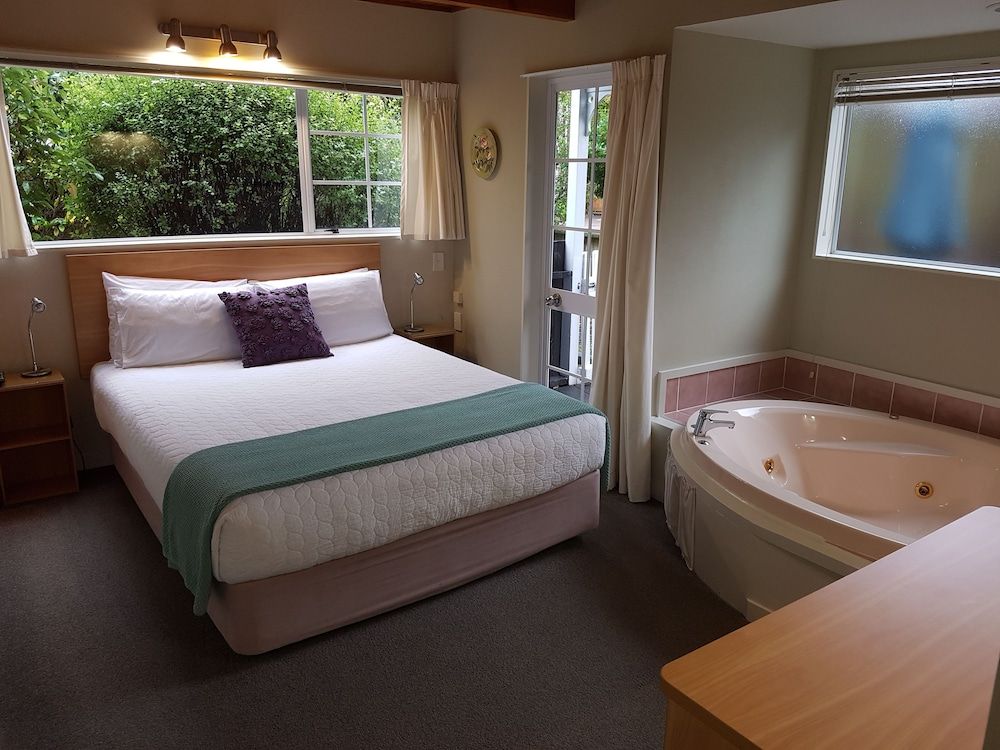 Cottage Mews Motel Lake End Apartment - Adults Only 5