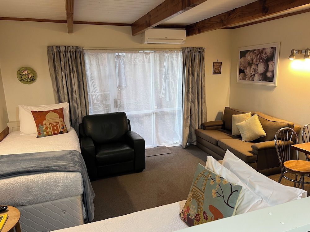 Cottage Mews Motel Lake End Apartment - Adults Only 9