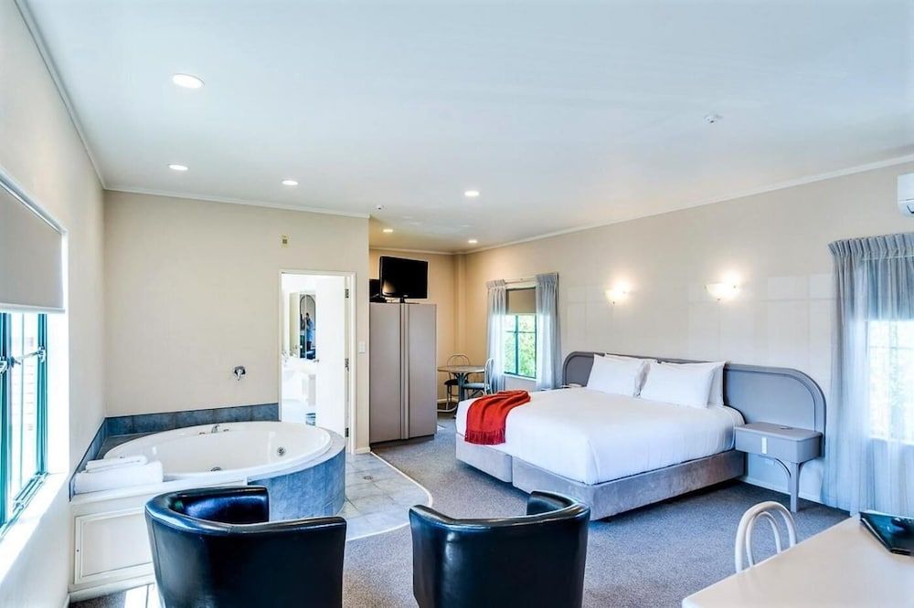 Cumberland Court Motel Standard Studio, Kitchen (Studio with Spa)