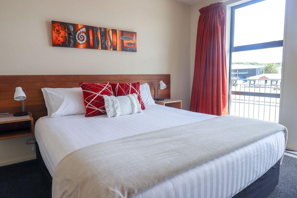 Coleraine Suites & Apartments Executive Two Bedroom Apartment