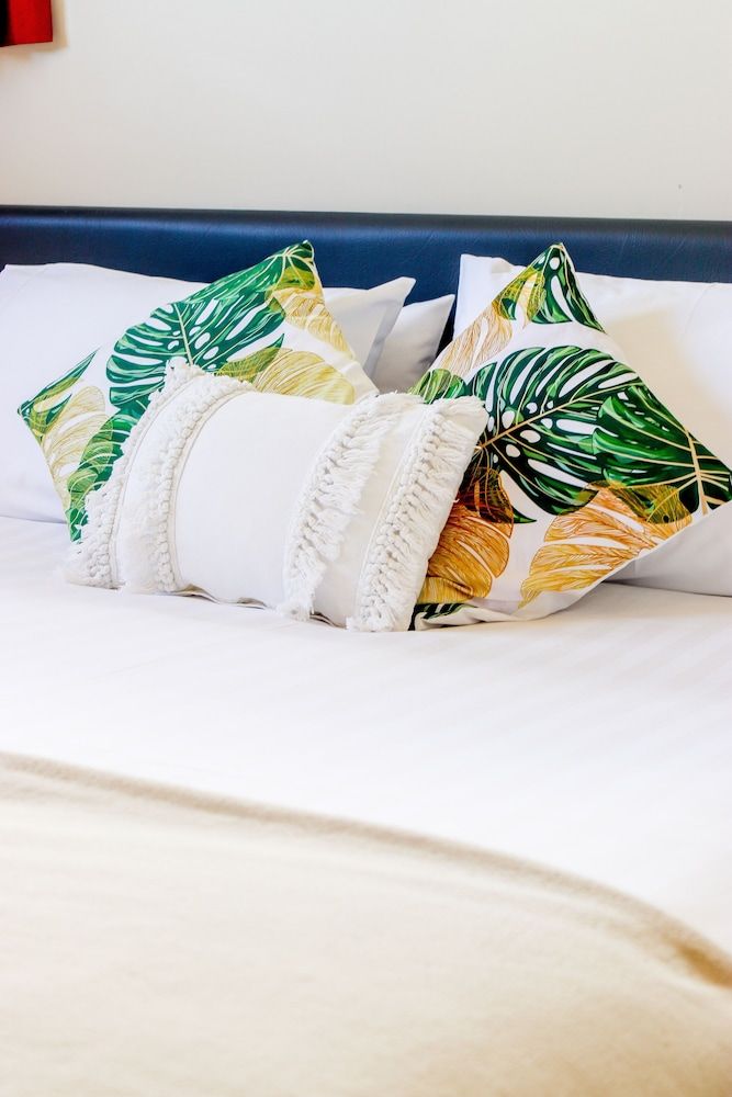 Coleraine Suites & Apartments Executive Spa Studio 5