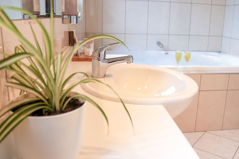 Coleraine Suites & Apartments Executive Spa Studio 9