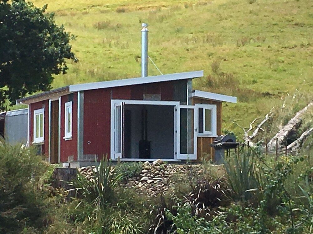 Shearer's Cottage with kitchen and ensuite bathroom