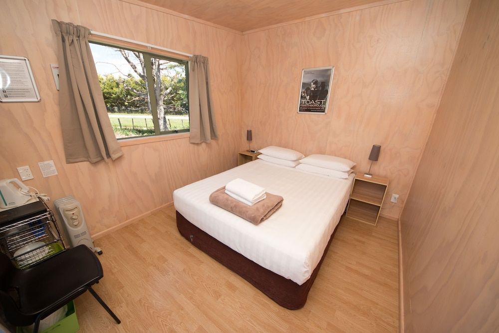 Martinborough TOP 10 Holiday Park Standard Cabin, 1 Queen Bed with Shared Bathroom 2