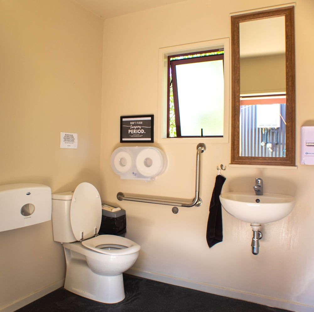 The Barn Cabins & Camp Standard Twin Room, 2 Twin Beds, Partial Sea View, Garden Area 3