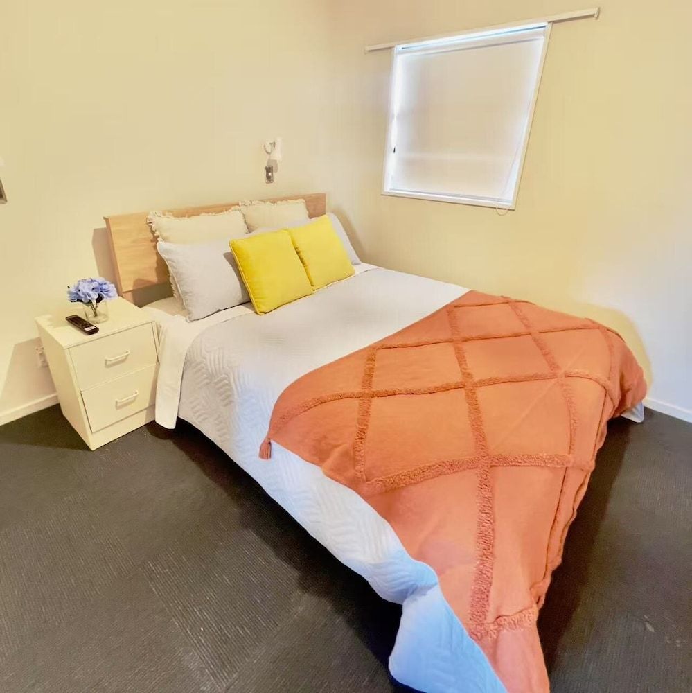 AAA Northlands Motel Standard Suite, 1 Bedroom, Kitchen 4