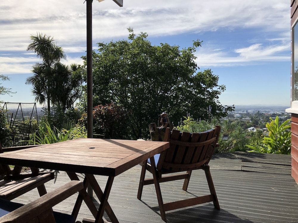 Mount Hobson Boutique Accommodation Panoramic Cottage, Kitchen, Mountain View 3