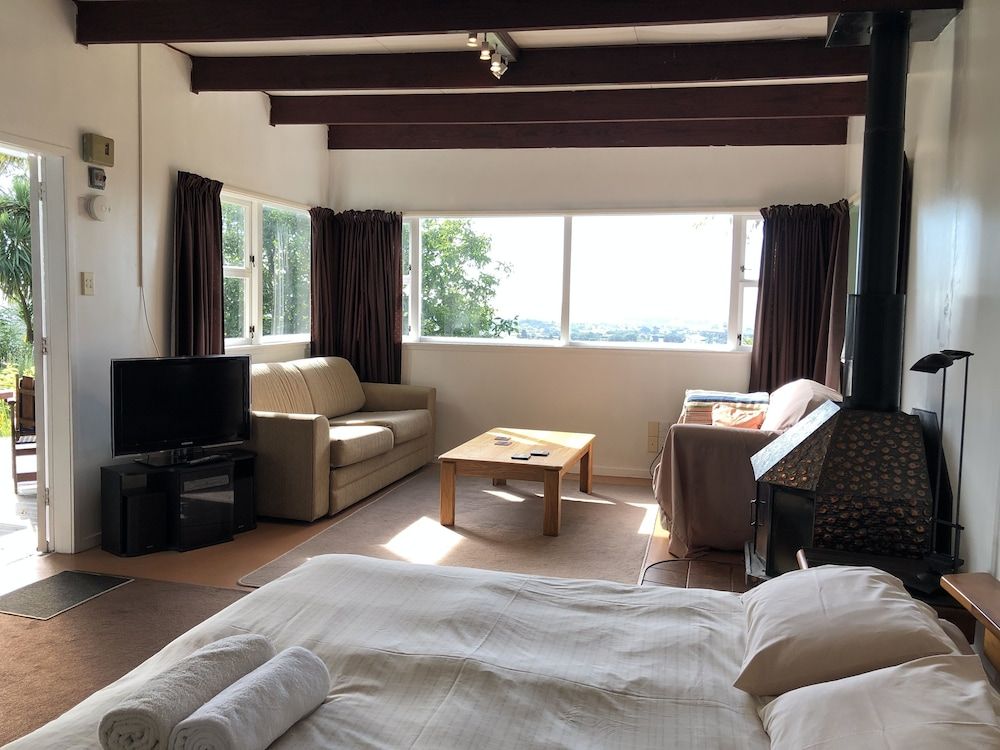 Mount Hobson Boutique Accommodation Panoramic Cottage, Kitchen, Mountain View 9