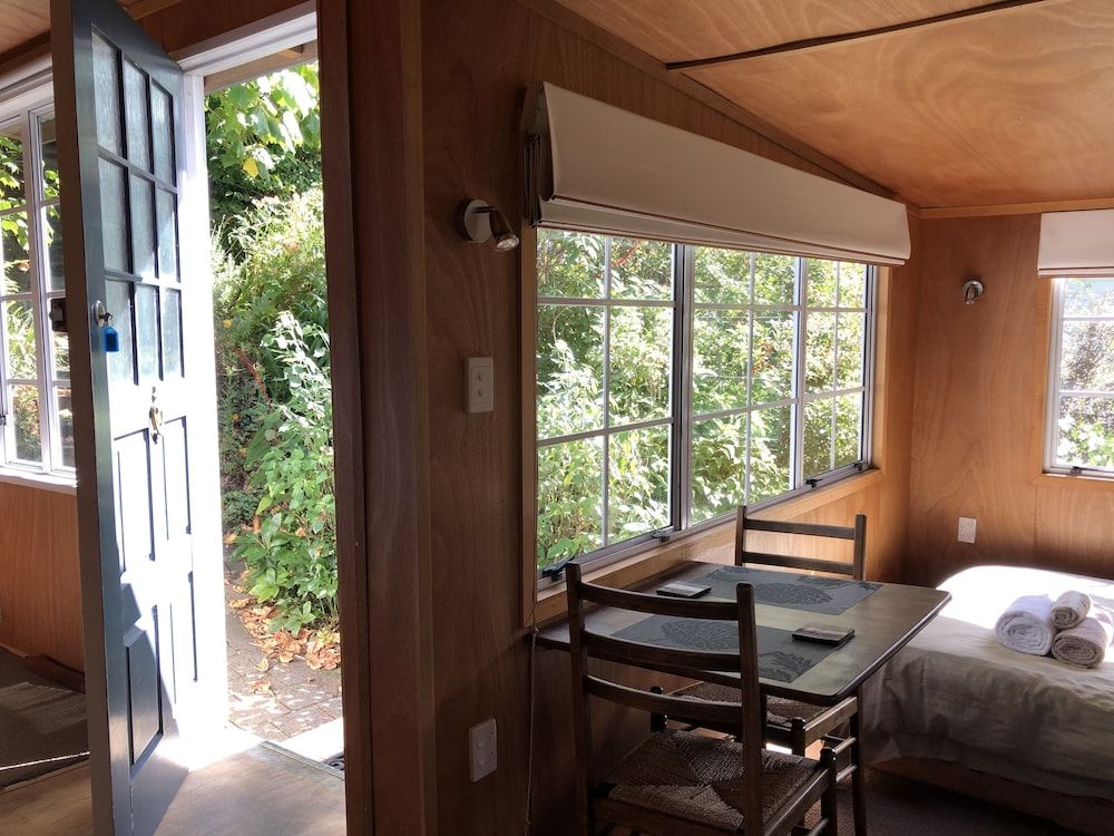 Mount Hobson Boutique Accommodation Cabin, Kitchenette, Mountain View 4