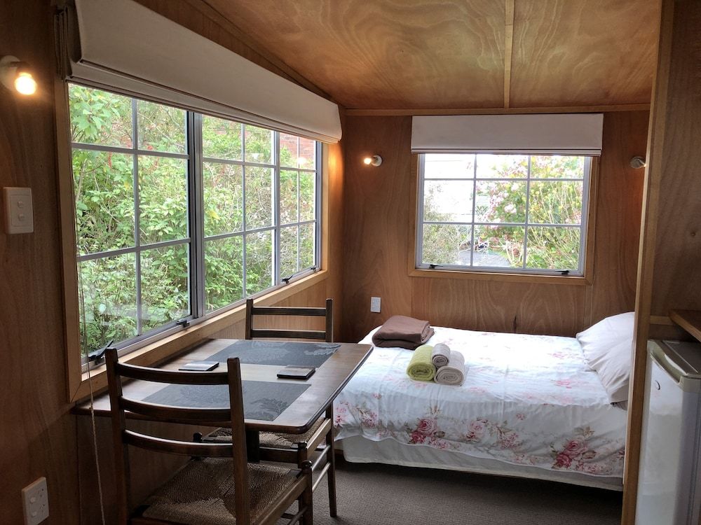 Mount Hobson Boutique Accommodation Cabin, Kitchenette, Mountain View 2