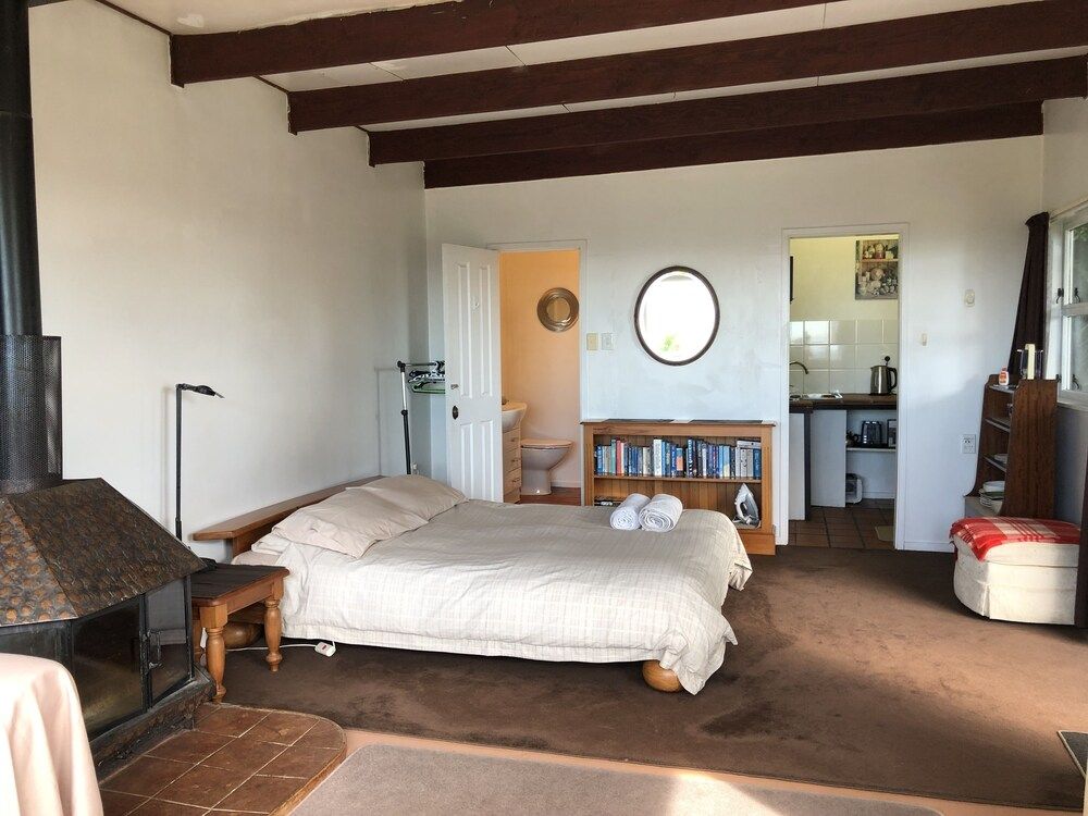 Mount Hobson Boutique Accommodation Panoramic Cottage, Kitchen, Mountain View