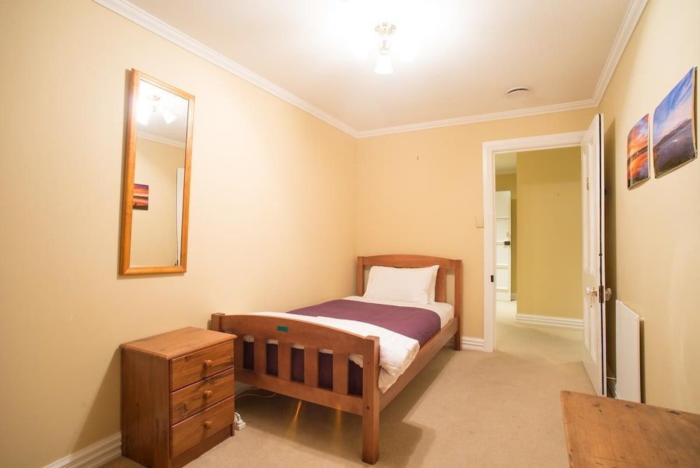The Butlers Quarters, Shared Bathroom