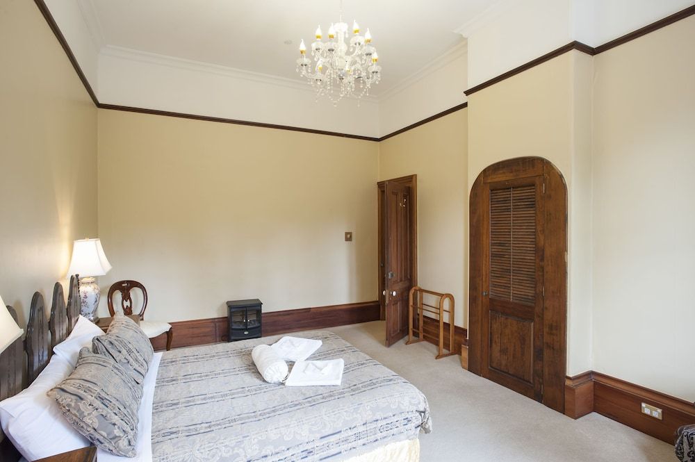 Spacious Single Room, Shared Bathroom
