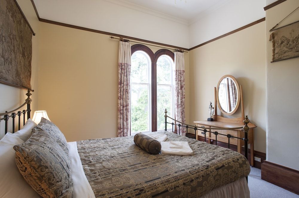 Comfortable Single Room, Shared Bathroom