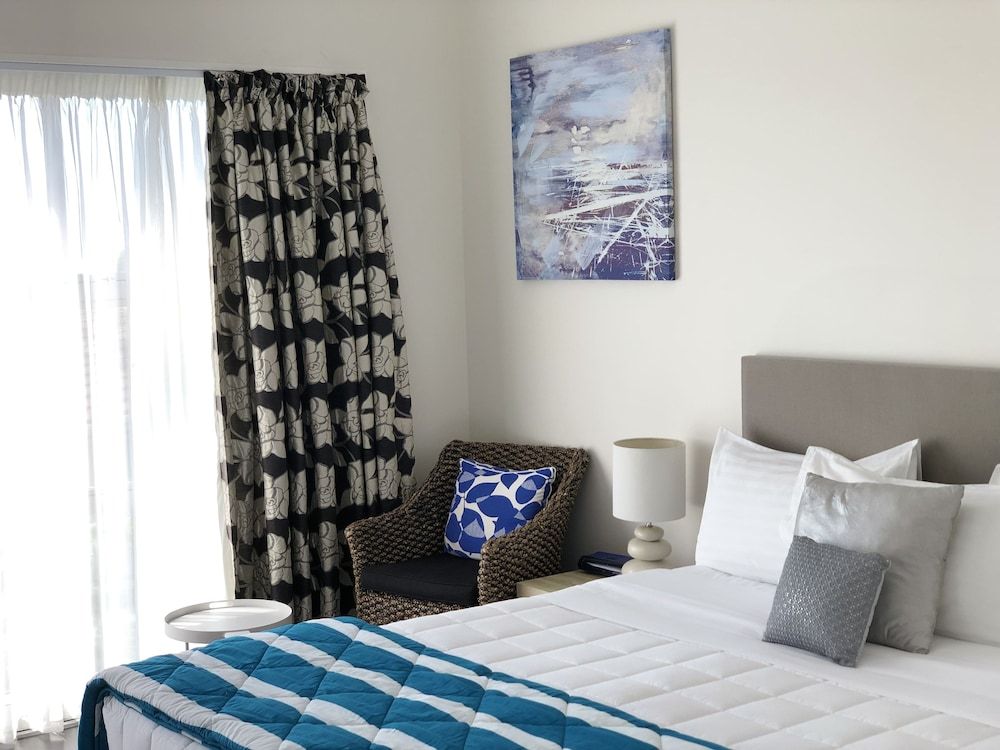 Luxury Studio Suite, Jetted Tub, Partial Sea View