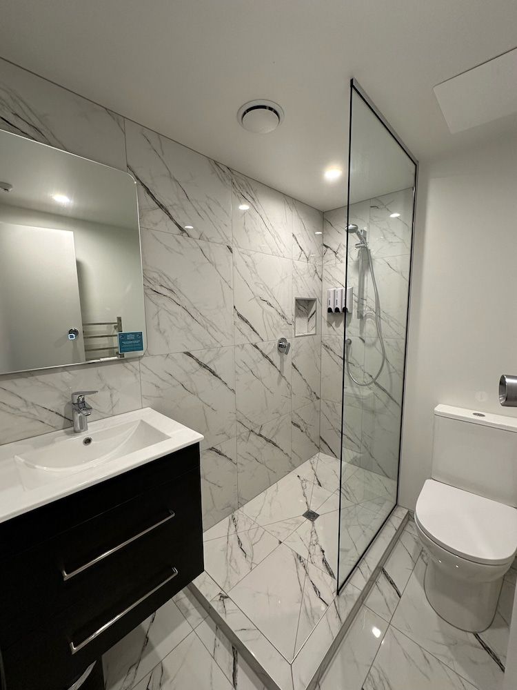 The Devon Hotel A Heritage Hotel Family Studio, Multiple Beds 5