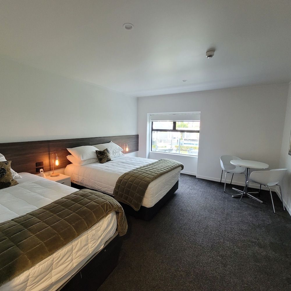 The Devon Hotel A Heritage Hotel Deluxe Twin Studio with 2 Queen Beds 5