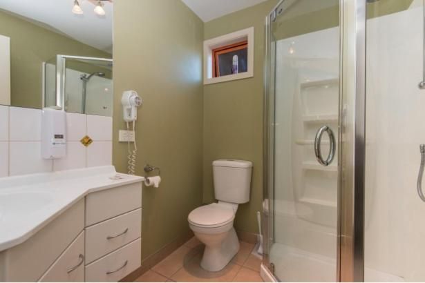 Deluxe One Bedroom Suite