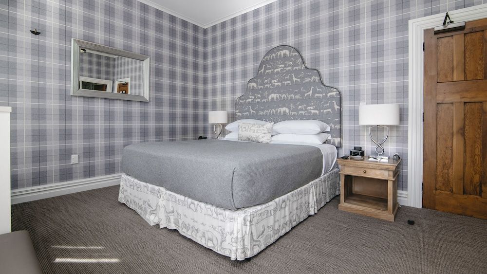 Deluxe Room, 1 King Bed, Non Smoking, Garden View