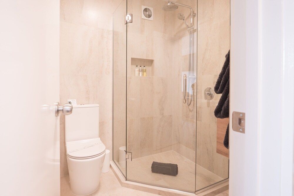 Lomond Lodge Motel & Apartments Lakeview Balcony Studio 8