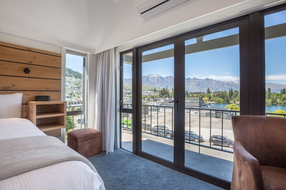 Lomond Lodge Motel & Apartments Lakeview Balcony Studio 5