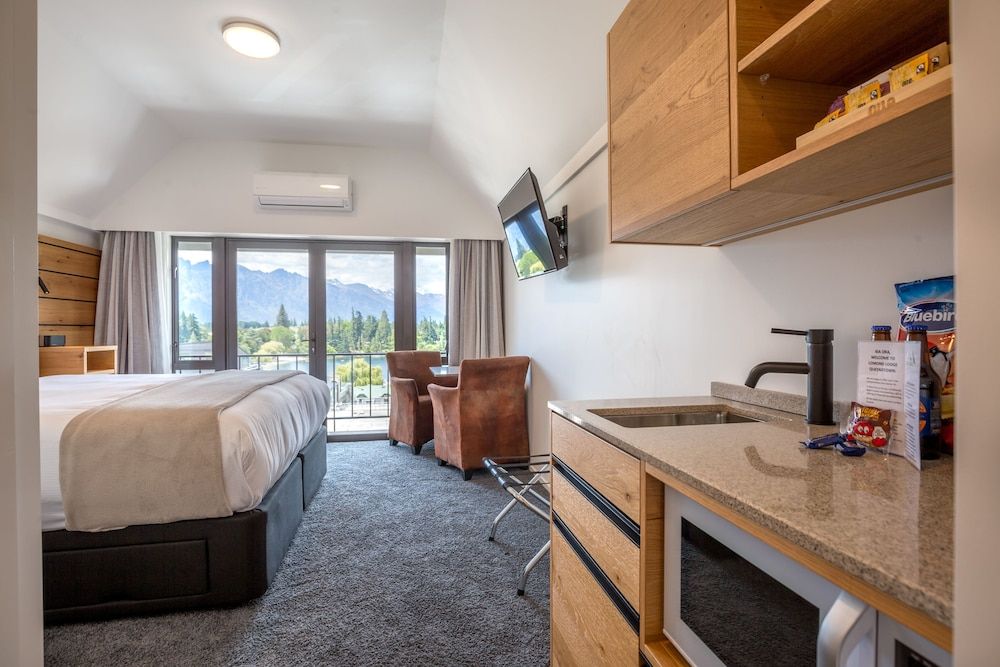 Lomond Lodge Motel & Apartments Lakeview Balcony Studio 4