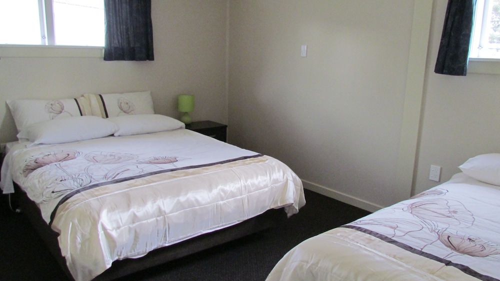 Deluxe Cottage with Shared Bathroom