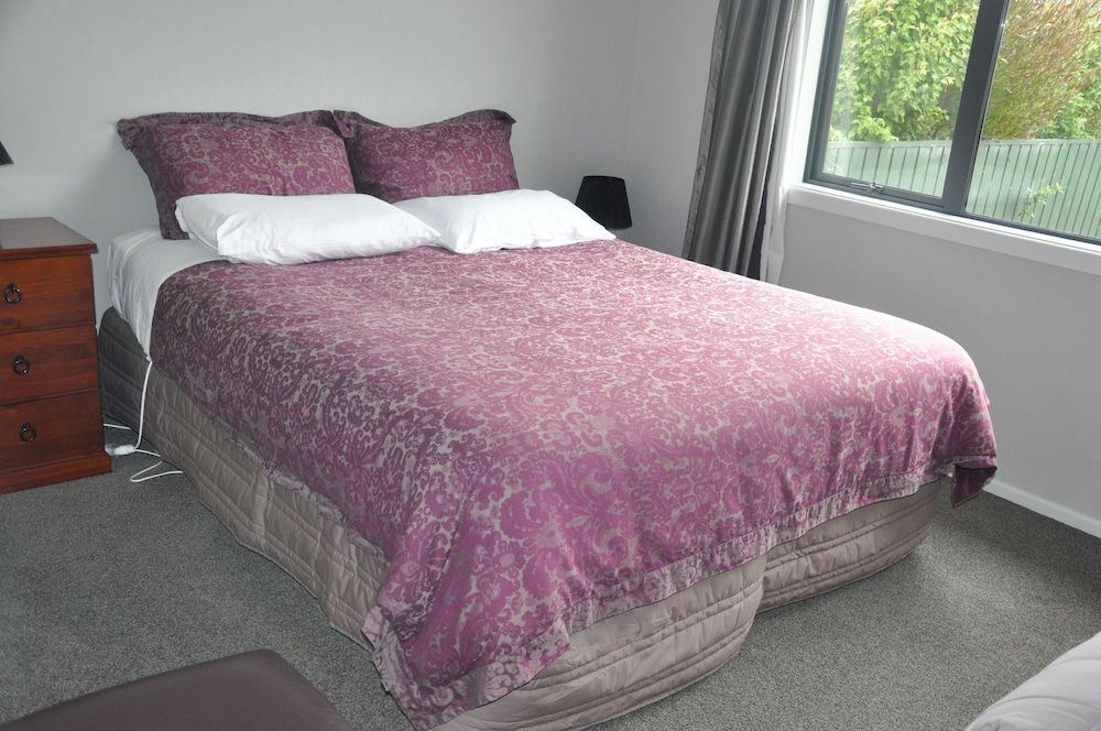 Premier Cottage with Shared Bathroom