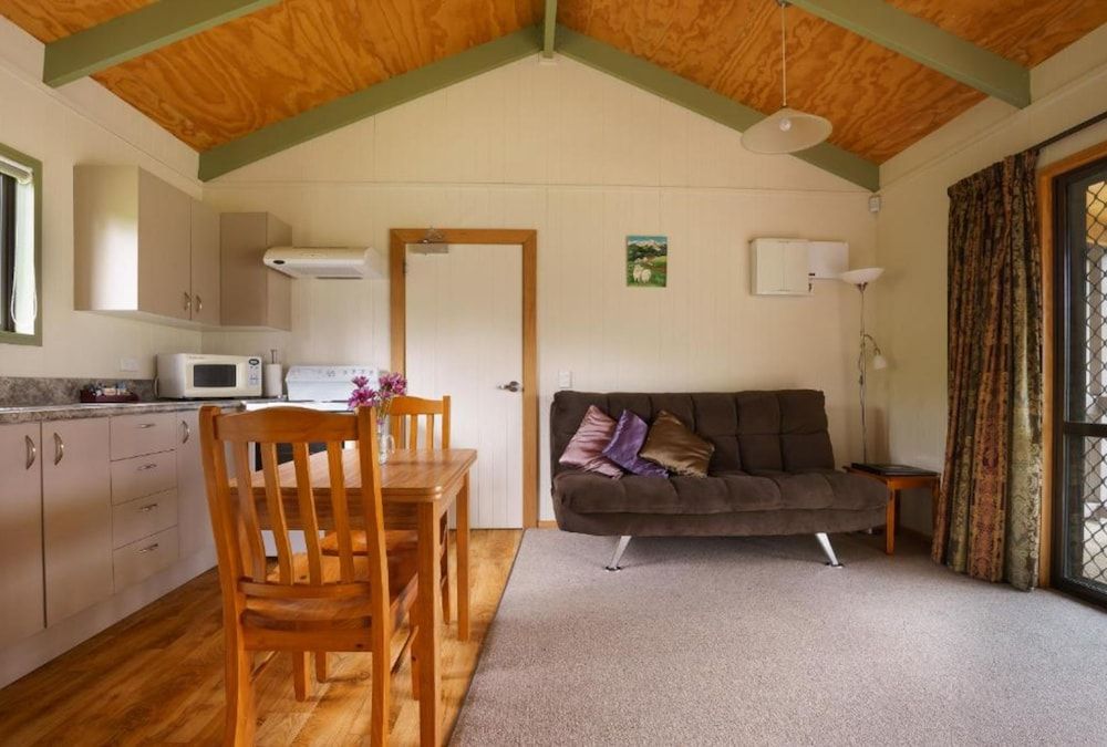 Cosy Cottage, King and Sofa Bed, 1 Bedroom, Mountain View, Balcony/Patio