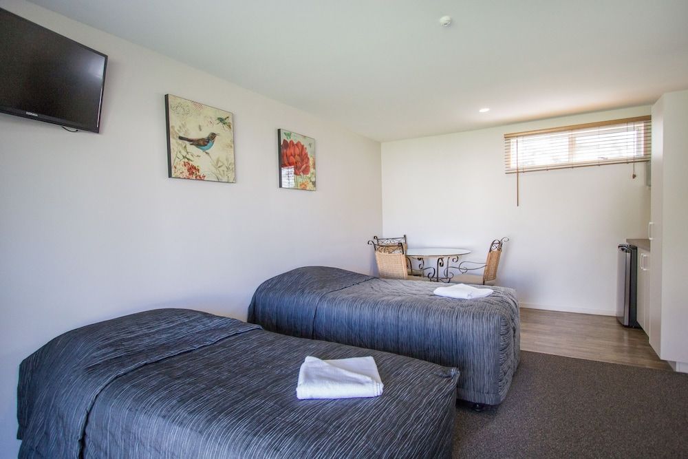 Greyfriars Motel Family Studio, Multiple Beds, Kitchenette 12
