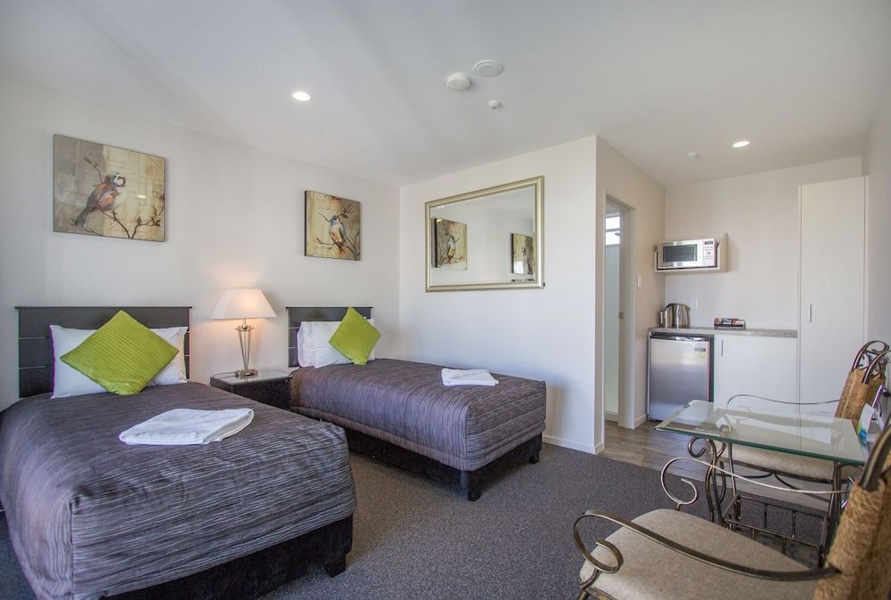 Greyfriars Motel Family Studio, Multiple Beds, Kitchenette 7