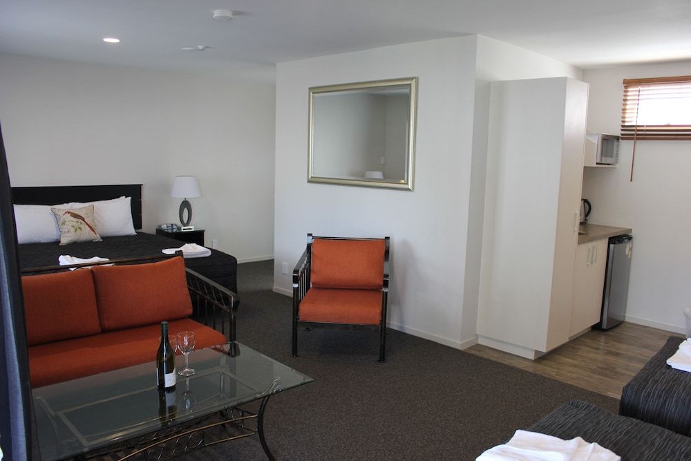 Greyfriars Motel Family Studio, Multiple Beds, Kitchenette 15