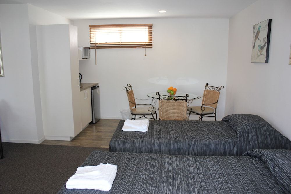 Greyfriars Motel Family Studio, Multiple Beds, Kitchenette 8