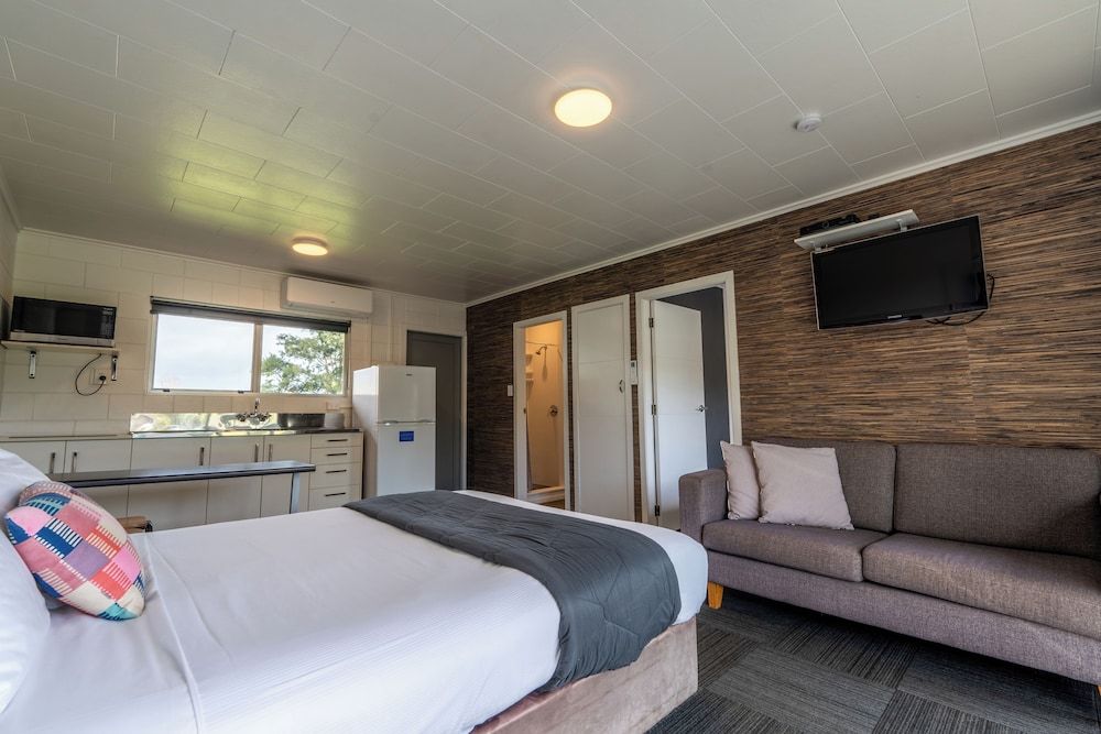 Tasman Holiday Parks – Coromandel Deluxe Motel One Bedroom 2