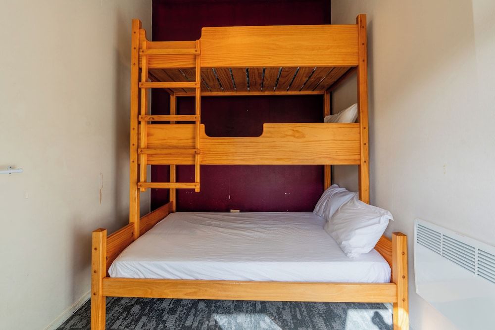 Tasman Holiday Parks – Coromandel Standard Cabin 2