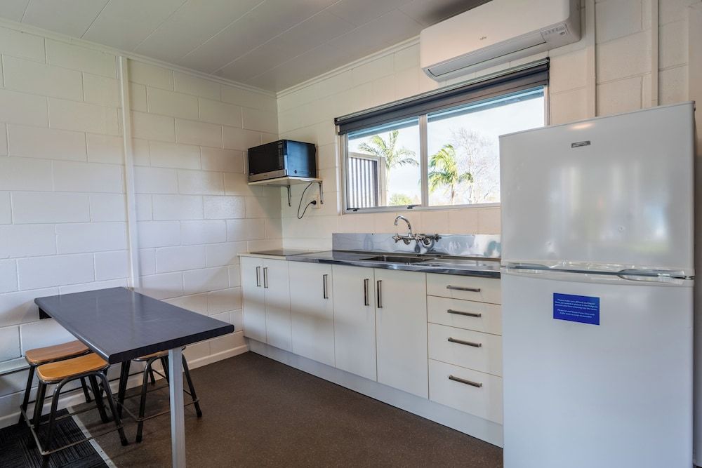 Tasman Holiday Parks – Coromandel Deluxe Motel One Bedroom 4