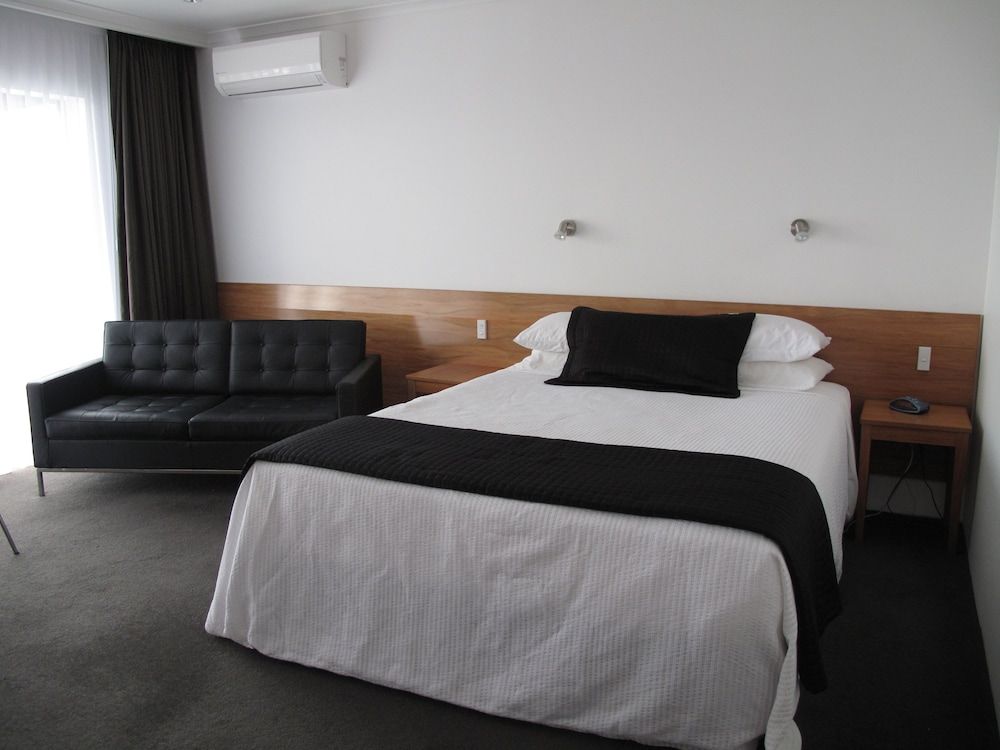 Auto Lodge Motor Inn Kitchen Studio 2